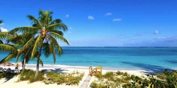 Ndodh edhe kjo: E dërgon gruan në pushime luksoze, ajo e tradhton me masazherin e hotelit