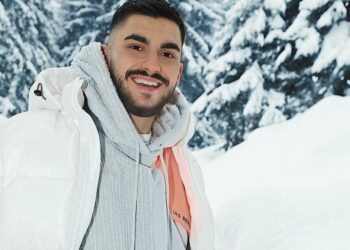 Butrinti djalë me fat, ja çfarë femre ka në krahë