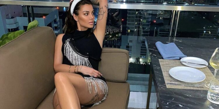 Morena Taraku nuk ndalet, fokuson të pasmet e saj bombastike