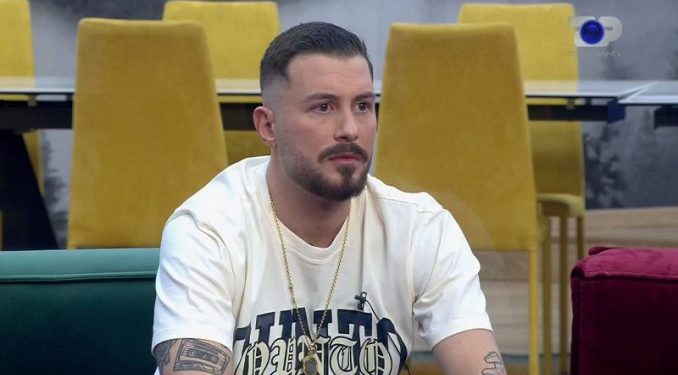 Ndërkohë që refuzoi të shkonte në post ‘BBV’, Donaldi poston foto me “fansen më të bukur” që e njihni të gjithë