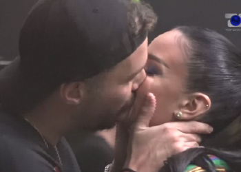 Donaldit i japin dhuratë me foto të tij dhe Borës, ja reagimi