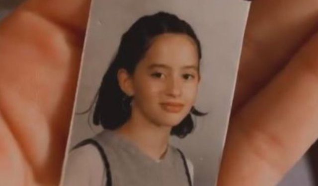 Ka arritur suksese të jashtëzakonshme! Para 20 vitesh, e gjeni dot kush është artistja e madhe shqiptare që duket edhe sot po kaq e bukur