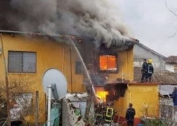 Digjet i gjallë brenda shtëpisë i moshuari në Shqipëri