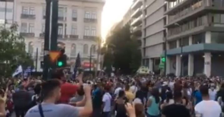 E keni parë çfarë po ndodh në Greqi? Po ne shqiptarët kur do ta bëjmë një gjë të tillë?