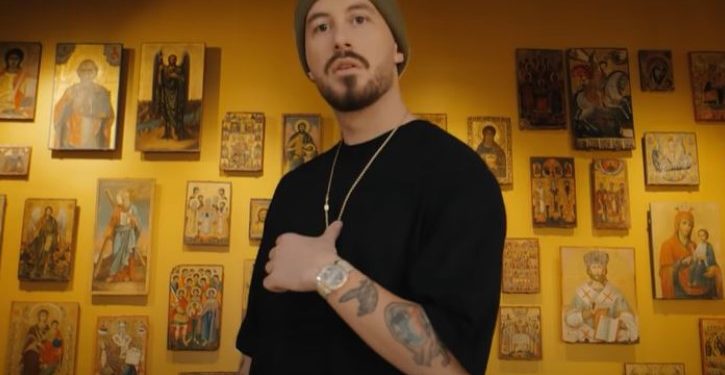 “Ma tha truri me të puth, tani po vuaj”, Donaldi i thotë të gjitha për Borën në këngën e re