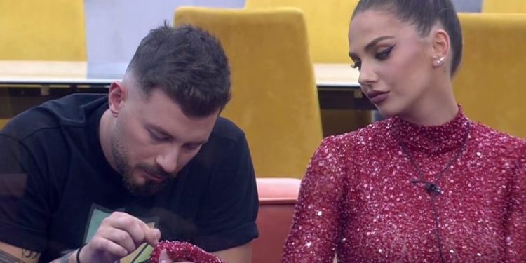 Detaji që dëshmon se Trixa i dedikoi këngën Donaldit