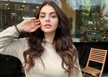 E veshur në të zezë, Fifi shkëlqen në fotografitë e fundit