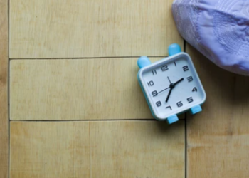 Durrës: Vëllai i madh do ngrihej për syfyr, i vogli acarohet nga alarmi, kap thikën dhe e qëllon