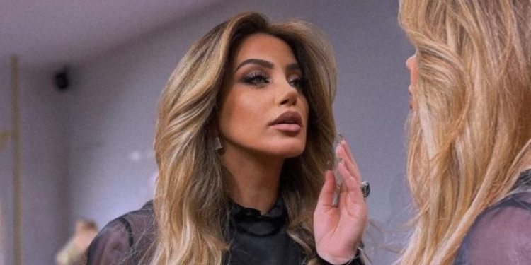 “Çfarë femre ka bo nana”, Arjola Demiri i thotë fjalë të ëmbla vetes