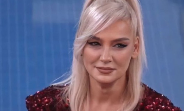 Top Channel nuk e mori në punë, Monika Lubonja fillon e lëviz gurët (foto)