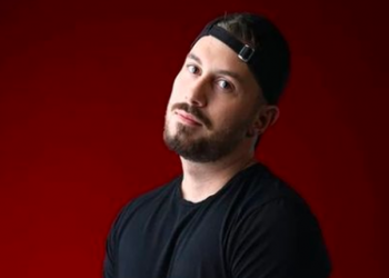 Këngëtari shqiptar për Donaldin: Është skandal, nuk di të këndojë