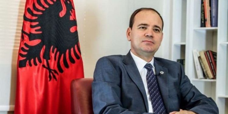 Vdes ish-presidenti i Shqipërisë, Bujar Nishani