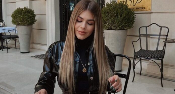 Sarah duket mahnitëse edhe kur ushqehet