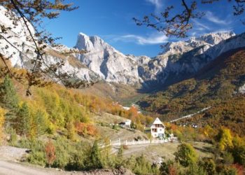 Valbonë: Turistët bien në greminë, ka të vdekur