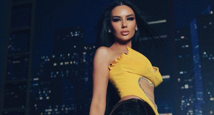 Bora del në natyrë, veshja e saj merr gjithë vëmendjen