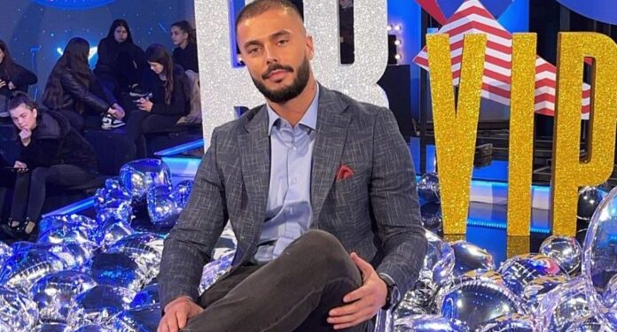 Nga kush u shoqëruar Granit Cana tek sfilata e Valdrin Sahitit?