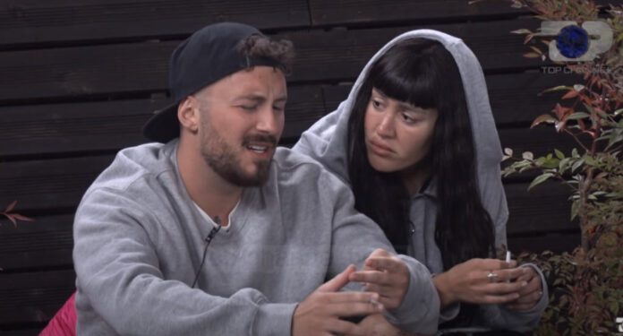 Donaldi këndon këngën e Semi Jaupajt në mes të programit