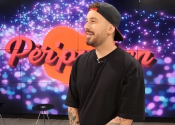 Donaldi “zëvendëson” Borën dhe moderon Përputhen (PAMJE)