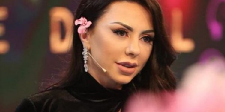 Dorina Mema në zi, jep lajmin e trishtë: Sot pushoi se rrahuri zemra e nënës time