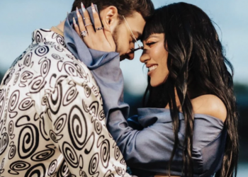 Semi dhe Roni nuk e fshehin më dashurinë, puthje dhe përqafime në party