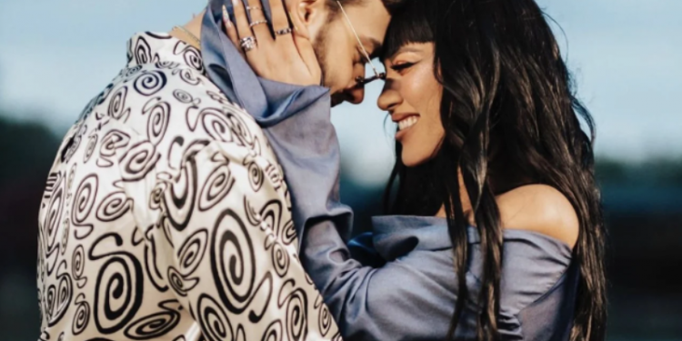 Semi dhe Roni nuk e fshehin më dashurinë, puthje dhe përqafime në party