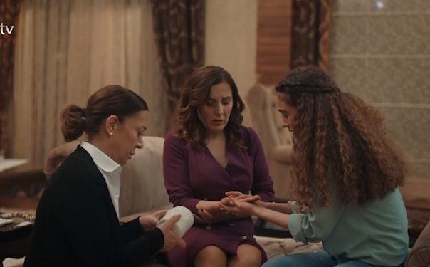 Kjo është gjendja e Nuliferit pasi Meleku ishte e detyrua t’ia digjet dorën nënës së saj!