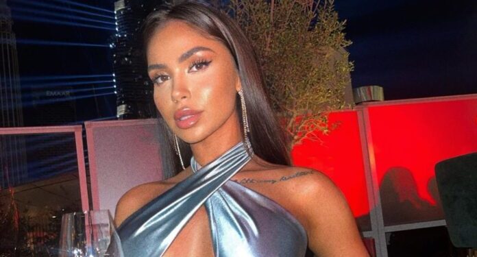 “5 mijë euro për një natë”, Arta Nitaj reagon pas publikimit të fotove nudo dhe mesazheve: Nuk më plas fare