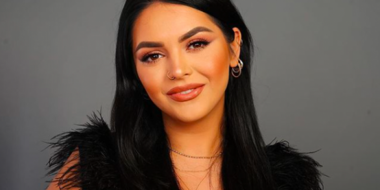 Fifi: “Pas kësaj Fifi që shihni qëndron një vajzë…”