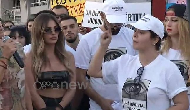 Ndodh në protestën që po mbahet tani në Tiranë, Fifi kapet keq me një qytetare