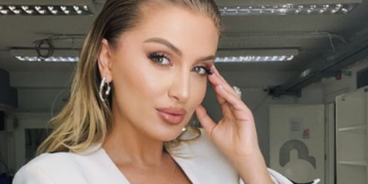 Deshi apo jo, Beniada ngriti dyshimet se se shpejti do i futet muzikes!