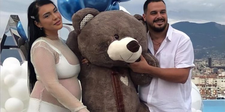 Pas festës për gjininë e bebit, Einxhelit i ndodh e papritura: Larg syri i keq