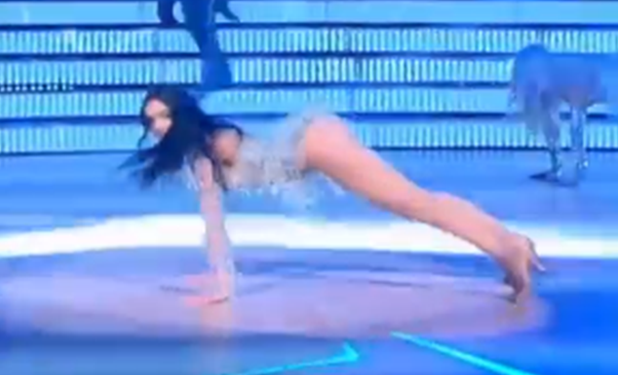 E prisnit? Bora Zemani fillon ‘Dancing With the Stars’ me një kërcim dhe i vë flakën skenës