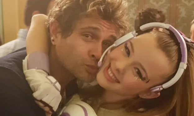 Emily feston 18 vjetorin dhe Iliri gjeti menyren me te bukur per t’a uruar!