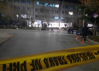 Burri vret gruan shtatzanë para objektit të Gjinekologjisë në Prishtinë