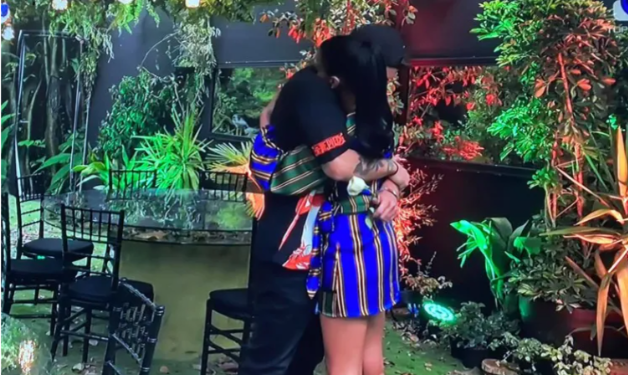 Tradita vazhdon, Bora dhe Donaldi nuk e harrojne daten 5. Moderatorja ben deklaraten e papritur gjate emisionit Live