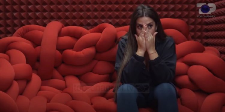 Arjola do t’iu bëjë me lot me këto fjalë për nënën e ndjerë