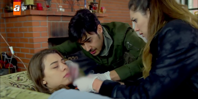 Xhansu ndihmon Emren që t’a shpëtojnë Zejnepen, gjendja e saj përkeqësohet (PAMJE)