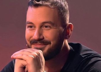 Me foton emocionuese, Romeo uron babain për ditëlindje