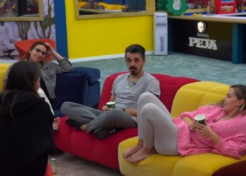 “Kam sinjale nga jashtë”! Mos vallë këta dy banorë janë çift?