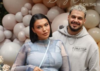 Pas lajmit se ka sjellë në jetë fëmijën e saj, reagon për herë të parë Einxhel