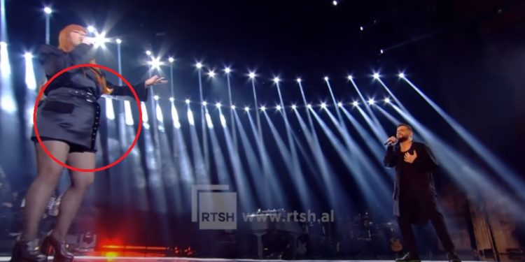 Jo vetëm një, ja sa bebe mban Fifi në bark