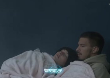 Befasojnë Andi dhe Gresa, shfaqen të përqafuar në krahët e njëri tjetrit në oborr