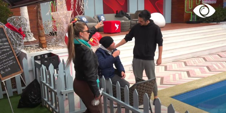 “Ty s’të kursej fare, të ha me dhëmbë”! Amos kapet dhe me Luizin: Dy kafshata të kam!