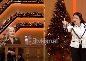 Paska ardhur këtu kjo qelbësira? Vajza për nënën: Plakë e fëlliqur, më fute në sherr me burrin