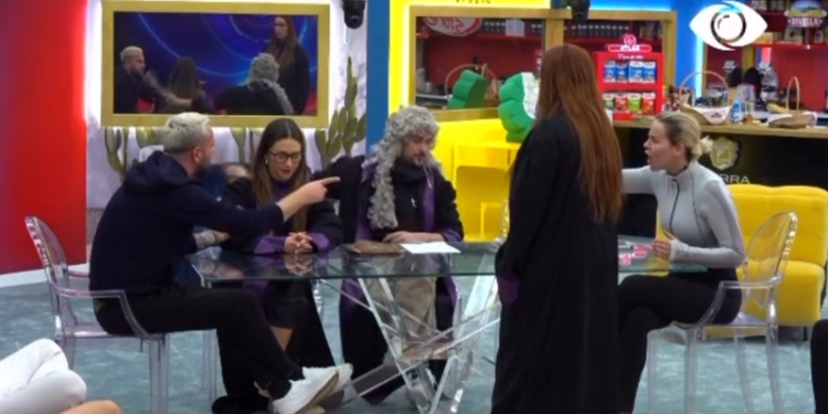 Të gjithë kundër Luizit, Kejvina nuk përmbahet, sulmon keq këngëtarin: Mbylle gojën, i pafytyrë