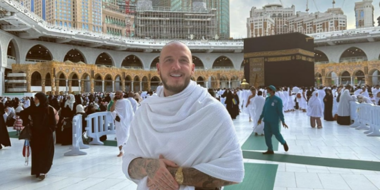 Prej ditësh në Medinë, Mozzik i dërgon letër Loredanës nga vendi i shenjtë