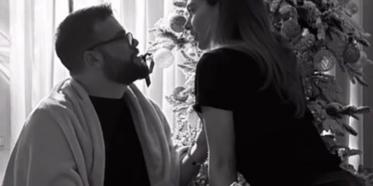 Pas fotos romantike nga Flori, reagon Liberta: Jemi vonuar