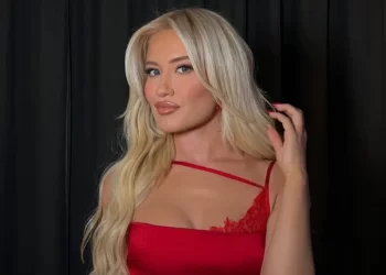 Iu referua me “po vdes dita-ditës”, “godet” sërish Dea Mishel: U duk sikur po e mbroja Luizin