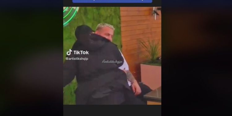 ‘Dorëzohet’ Kiara: Thyen distancën dhe shkon e puth për herë të parë Luizin