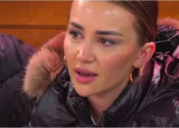 Çfarë ndodhi? Kiara shpërthen në lot nga sulmet e banorëve